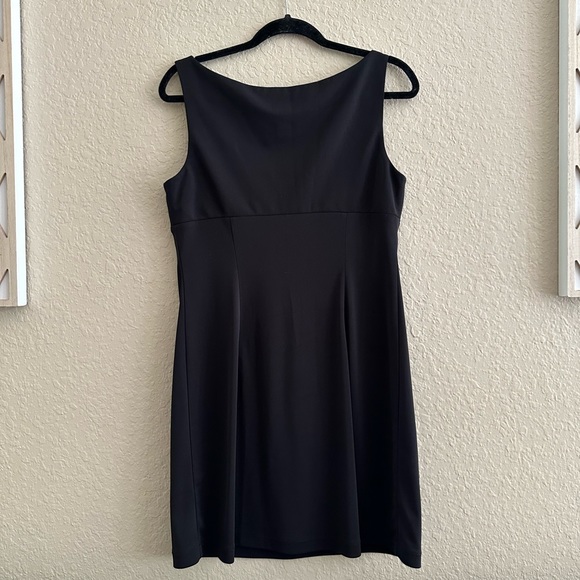 Donated — Last chance 💙5/$25💙 BCBG perfect little black dress L - Picture 5 of 5